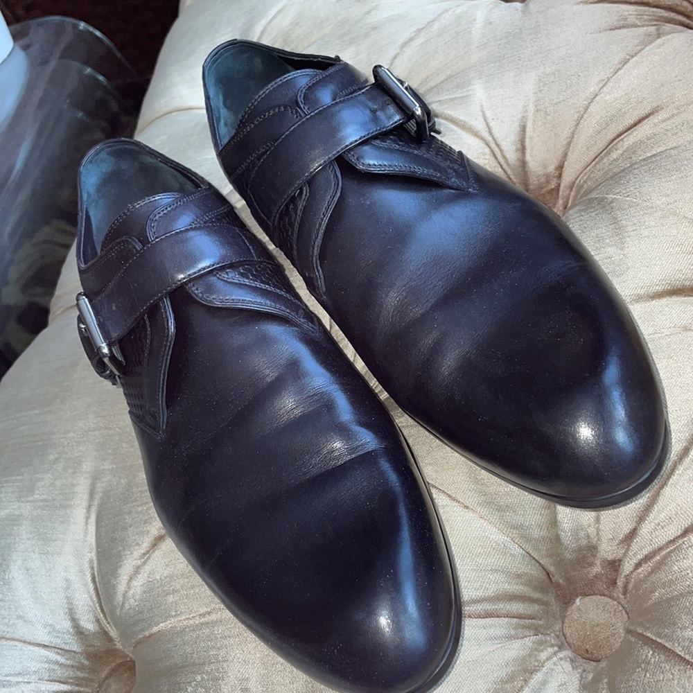 Authentic LV Black leather shoes - Picture 2 of 11